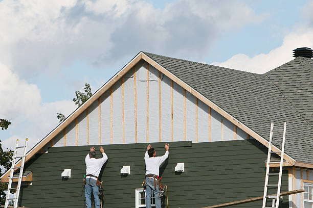 Professional Siding Installation technician working in Thornton, IL